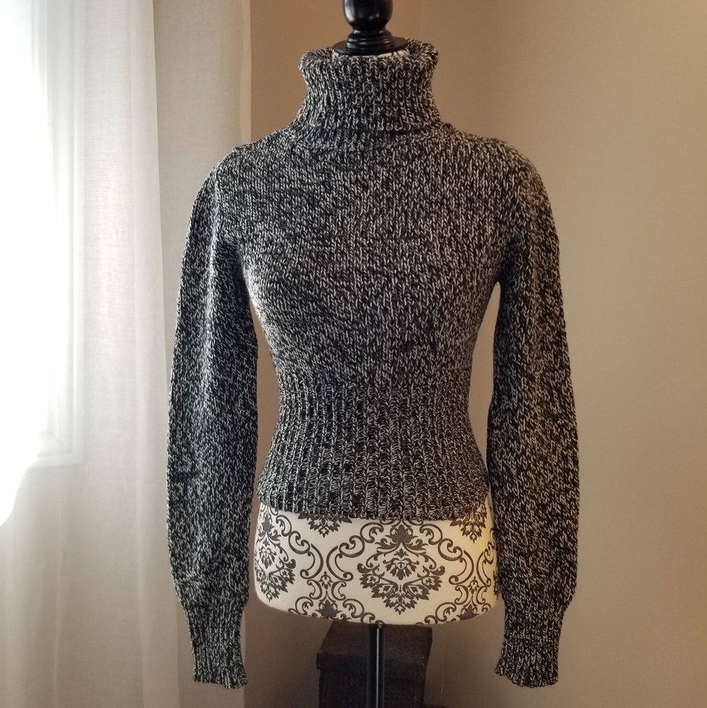 Guess sweater sz M